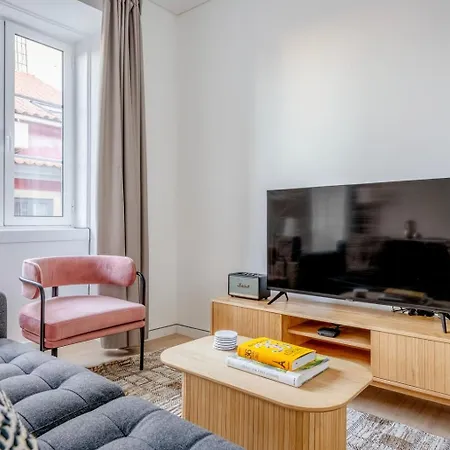 Experience Luxury In Lisbon: Embrace Central Comfort